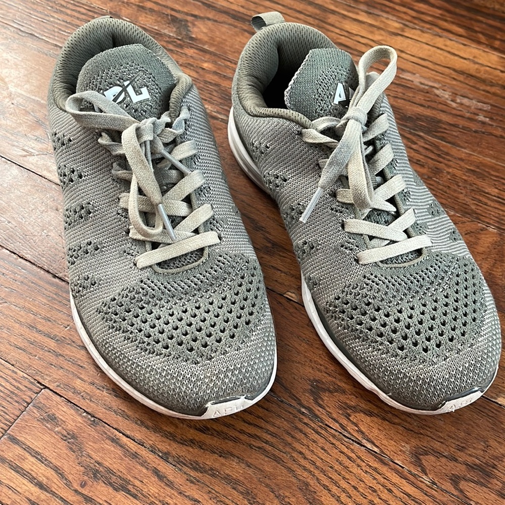 APL Techloom Pro Sneakers Women’s US 7.5 in Tundra Green